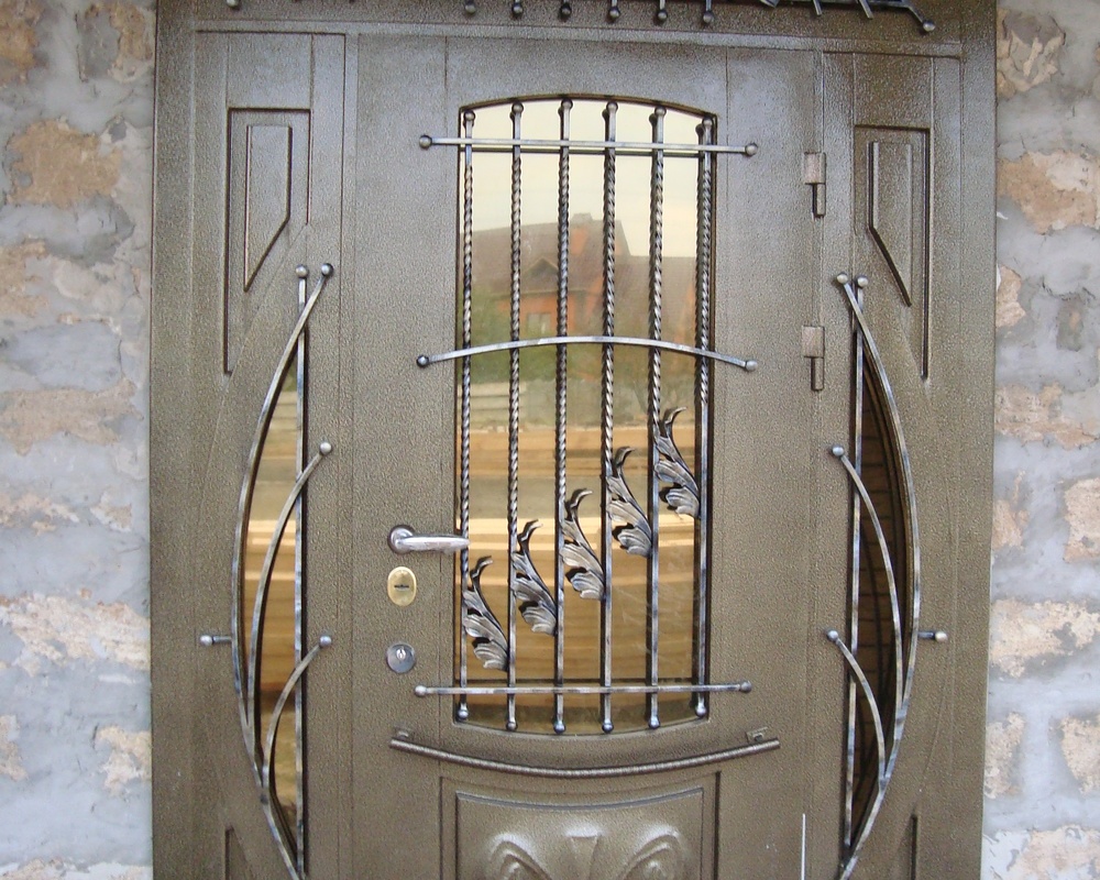 Реставрація металевих дверей: тонкощі і нюанси - Кузня